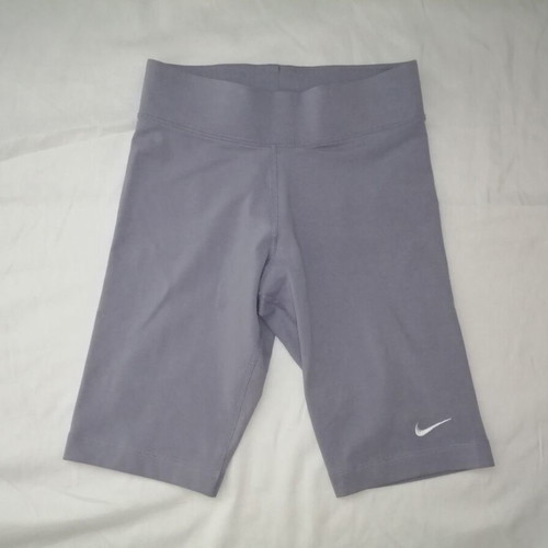 Nike women's short leggings lavender, like new, size XS
