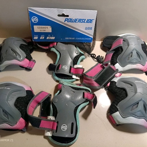Roller skate knee pads girls like new