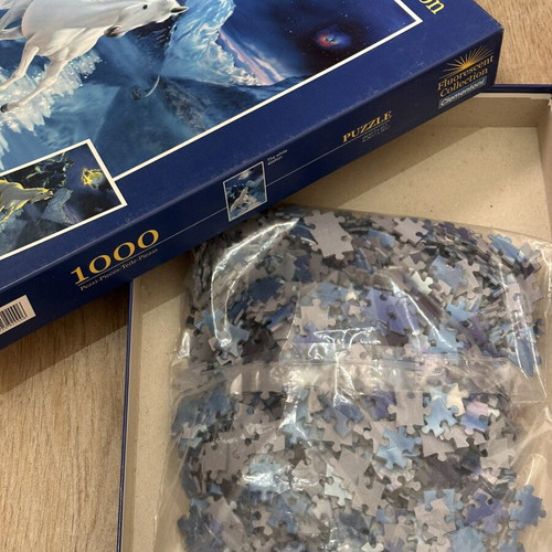 Glow-in-the-dark puzzle 1000 pieces like new