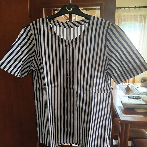 Women's shirt used, white and blue, one size