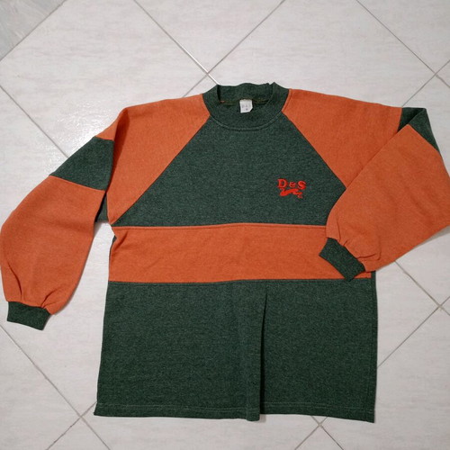 D&S Unisex Sweater Orange and Green Like New