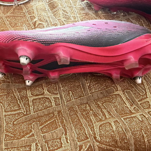 Adidas football shoes size 43.5 like new, black and pink