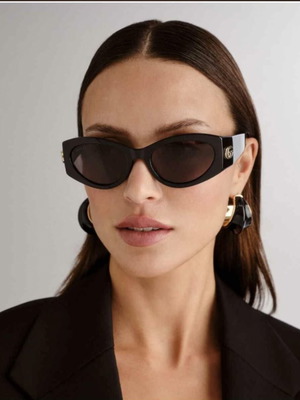 Gucci sunglasses with unique design like new, black