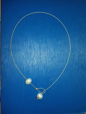 Necklace with natural freshwater pearls 1 cm new, white and gold