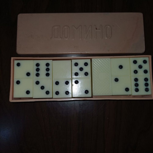 Domino set like new