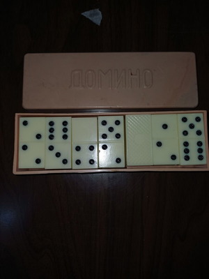 Domino set like new