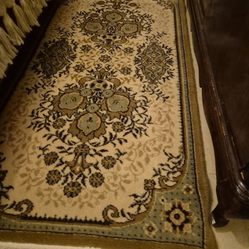 Machine-made rugs set of 3 like new, 1.5x0.75 m, with fringes
