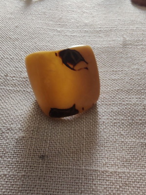 Thick bone ring like new