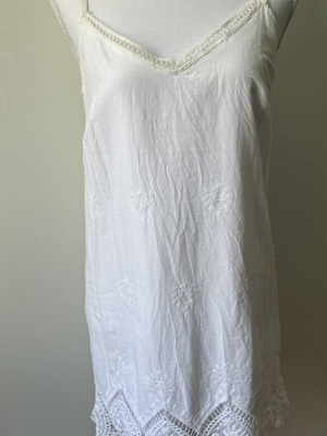 Anel white dress with adjustable strap and lining like new