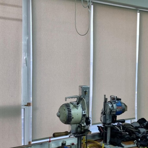 Roller blinds like new, 5 pieces with dimensions 80.5 and 89 cm