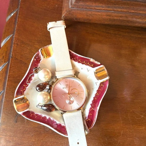 Tommy Hilfiger women's watch gold with leather strap like new