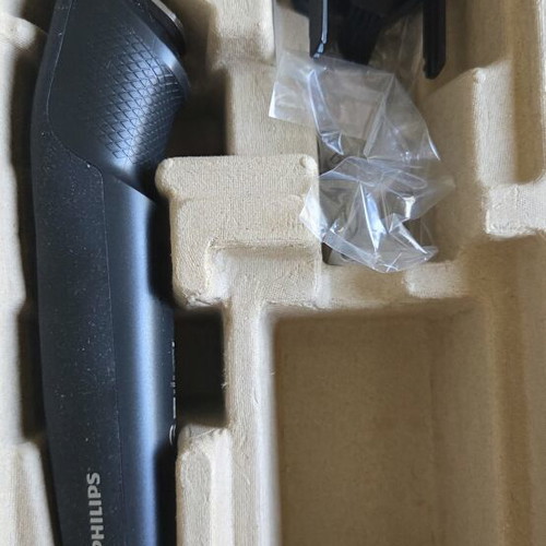 Philips Trimmer rechargeable with hair container