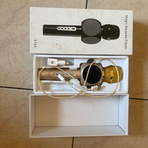 Magic Karaoke Player E103 wireless microphone, gold