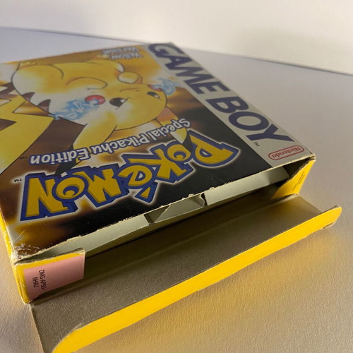 Pokemon Yellow Special Pikachu Edition Game Boy like new, first English print 00
