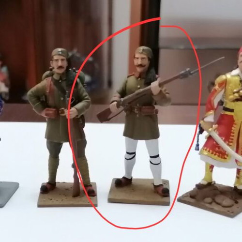 Lead toy soldiers new, pack of 4