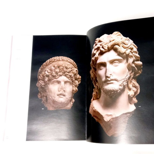 Acropolis Museum Guide like new, deluxe edition