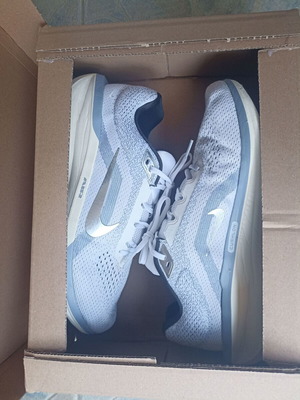 Nike Air Winflo 11 running παπούτσια σαν καινούργιο, μέγεθος 45, άσπρο-τιρκουάζ