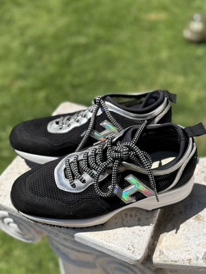 Hogan sneakers like new, size 35.5, athletic style