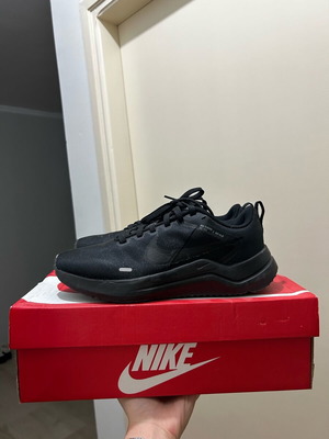 Αθλητικά παπούτσια Nike μαύρα νούμερο 38,5, σαν καινούργια