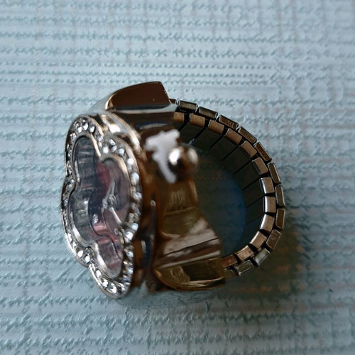 Four-Leaf Clover Ring like new with crystals, quartz watch and red dial