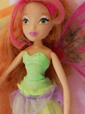 Winx Club Flora Sirenix doll used with wings and accessories