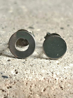 Ασημένια ασύμμετρα σκουλαρίκια studs 925 σαν καινούργιο, γεωμετρικοί κύκλοι