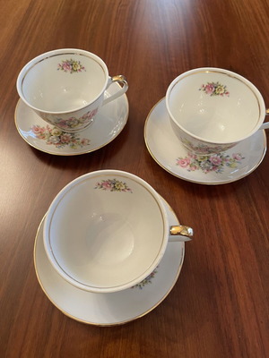 Vintage Kahla Germany porcelain tea set 6 saucers and 3 cups like new