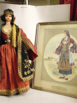 Κούκλα Καραγκούνα 50 εκ. παλιά πορσελάνη με λαϊκή φορεσιά Ναούσης