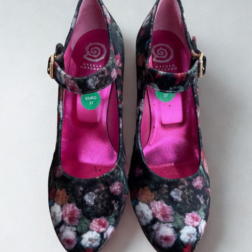 Ursula Mascaró gothic retro velvet designer pumps size 37 used