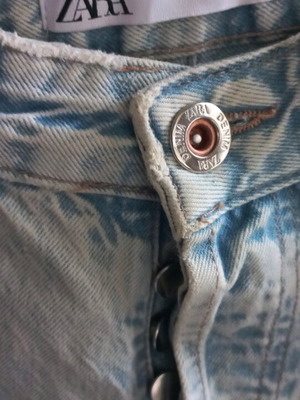Zara jeans used with knee rips, size XXS 32 4