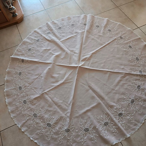Round tablecloth handmade like new