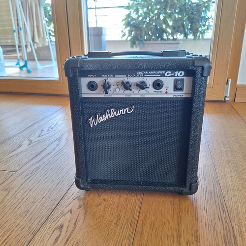 Washburn G-10 guitar amplifier used, good condition