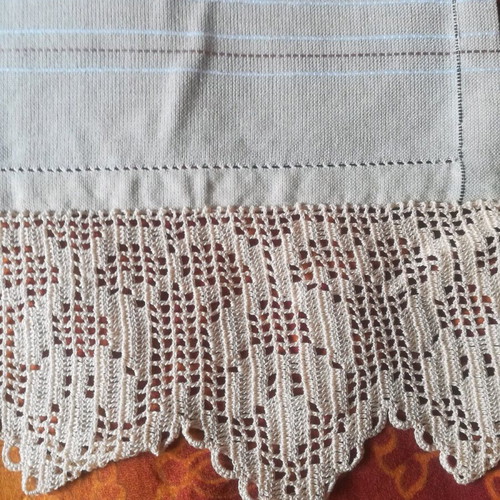 Embroidered ecru woven table runner with handmade lace new