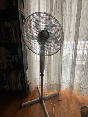 Ανεμιστήρας δαπέδου λευκός σαν καινούργιο, 3 ταχύτητες, ρυθμιζόμενο ύψος