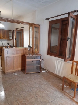 Έπιπλο τηλεόρασης-ηχοσυστήματος σαν καινούργιο, ξύλινο με τζαμένια πορτάκια