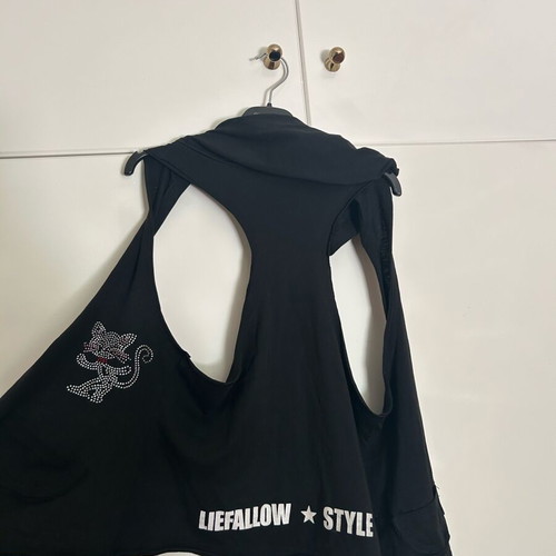 Black vest like new