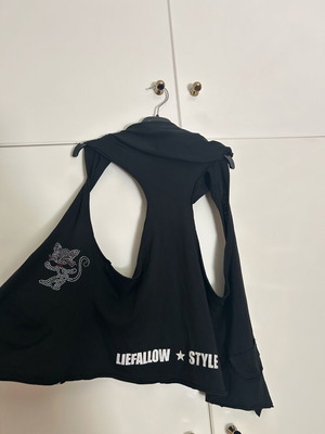 Black vest like new