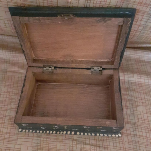 Wooden box by Kallimeris like new, painting on wood