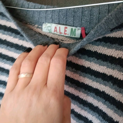 Ale asymmetrical sweater like new, size M