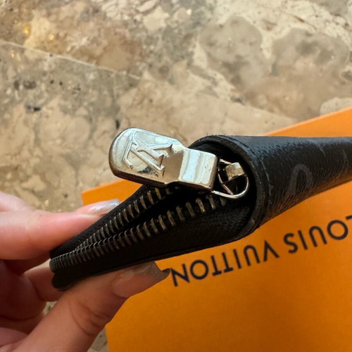 Louis Vuitton Wallet used, black unisex