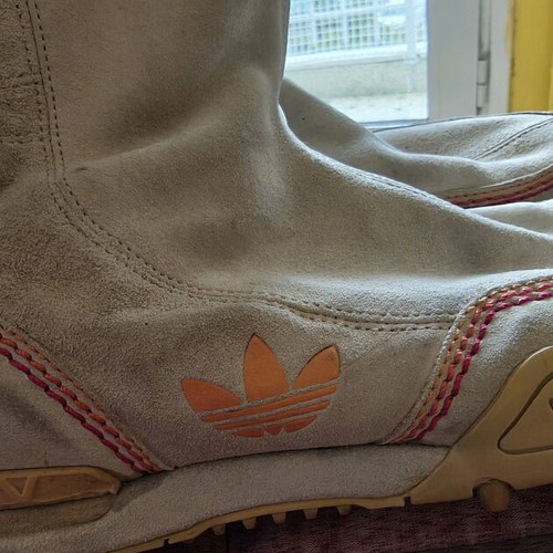 Adidas snow boot used, beige orange