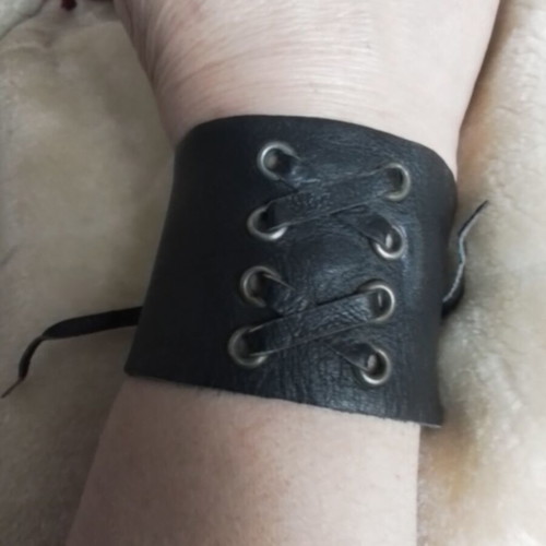 Leather bracelet like new, black