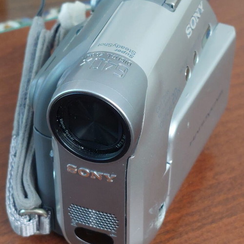 Sony Handicam like new, with box and cables