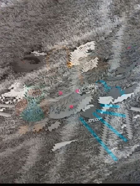 Διάφορα υλικά παιδικών κατασκευών
