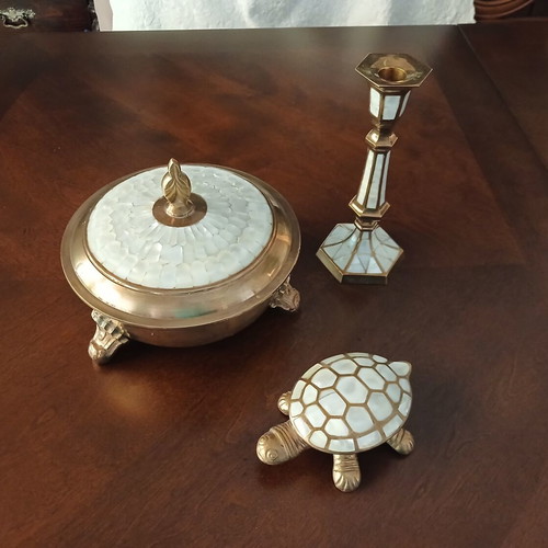 Bronze decorative set with embedded shells