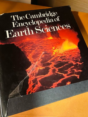 Earth Sciences Encyclopedia book used, English