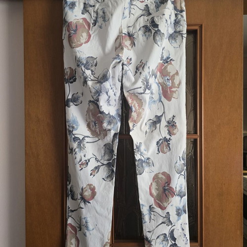 Women's pants with floral pattern on white background, like new, size XL