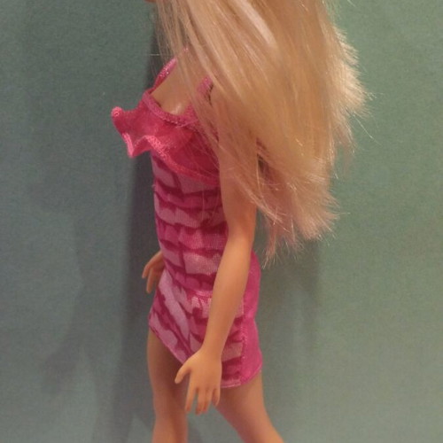 Barbie Fashionista like new, beautiful doll