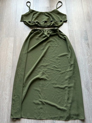 Women's summer set like new, green, cropped top, maxi skirt, comfortable