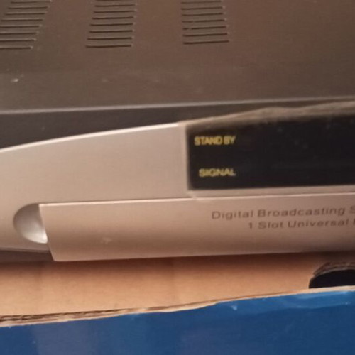 Digital satellite receiver like new